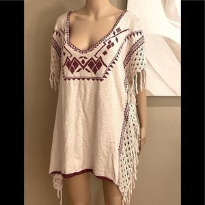 VINTAGE SLOANE ROUGE BOHO TUNIC.  Crochet size SM. Cream n burgundy.  pre loved.